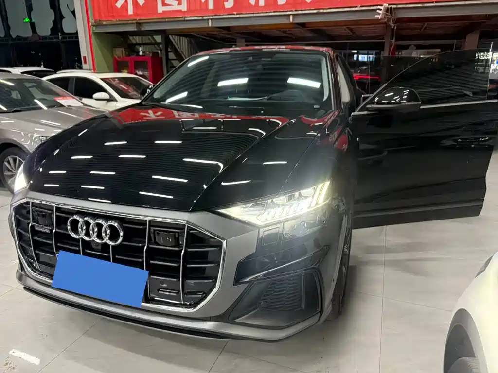 Audi Q8 — фото 1