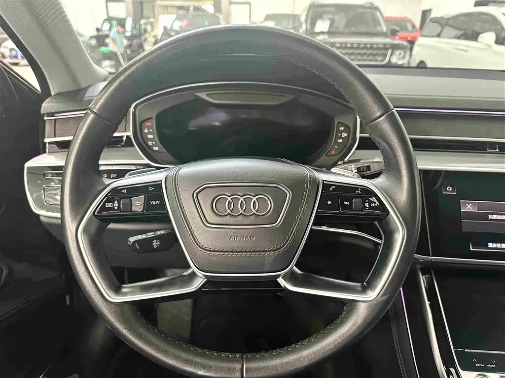 Audi A8 — фото 7