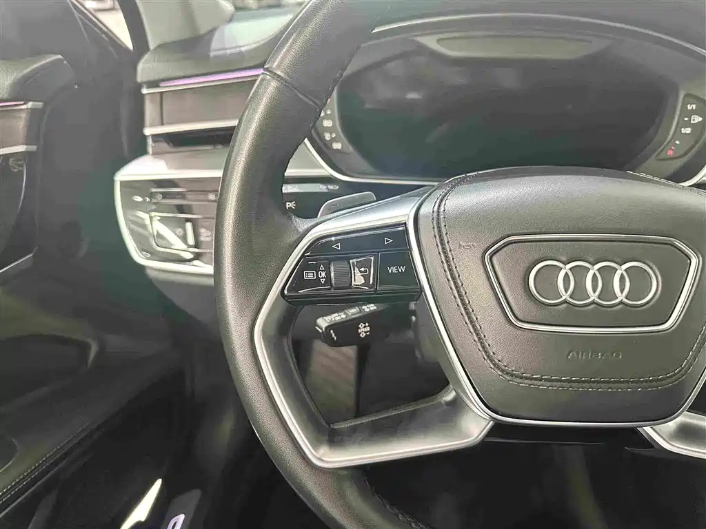Audi A8 — фото 8