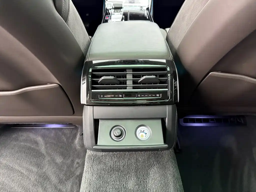Audi A8 — фото 20