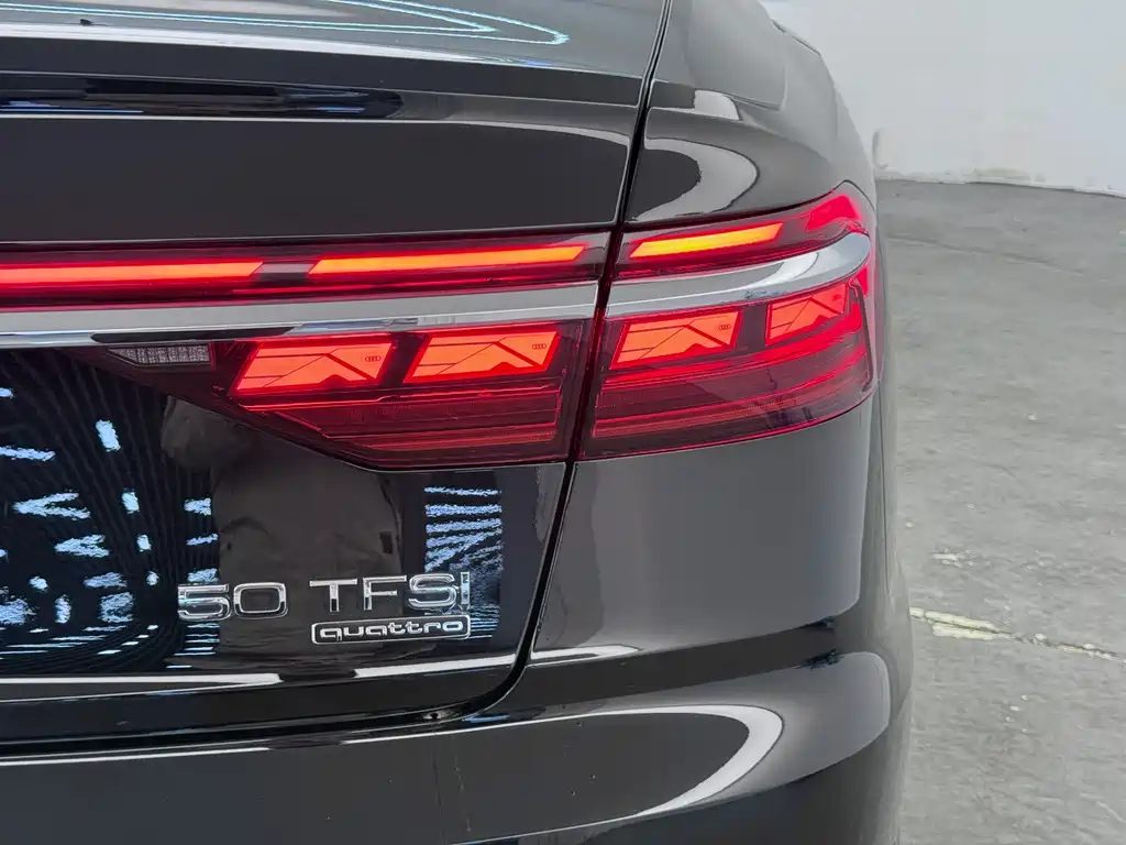 Audi A8 — фото 23