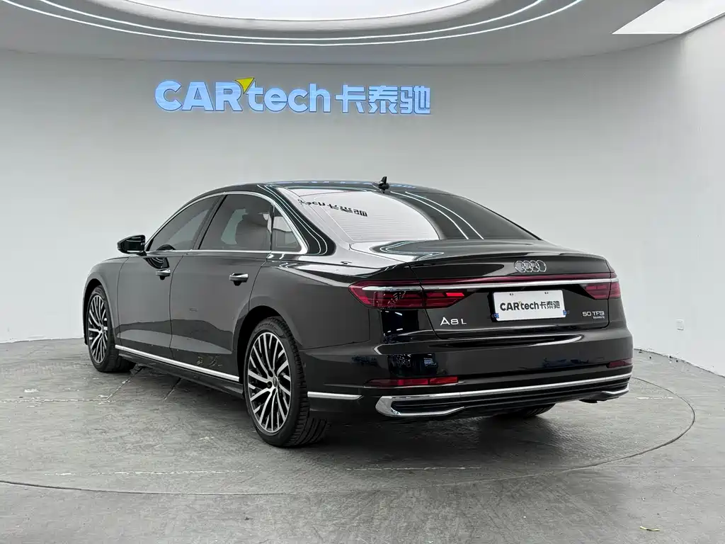 Audi A8 — фото 4