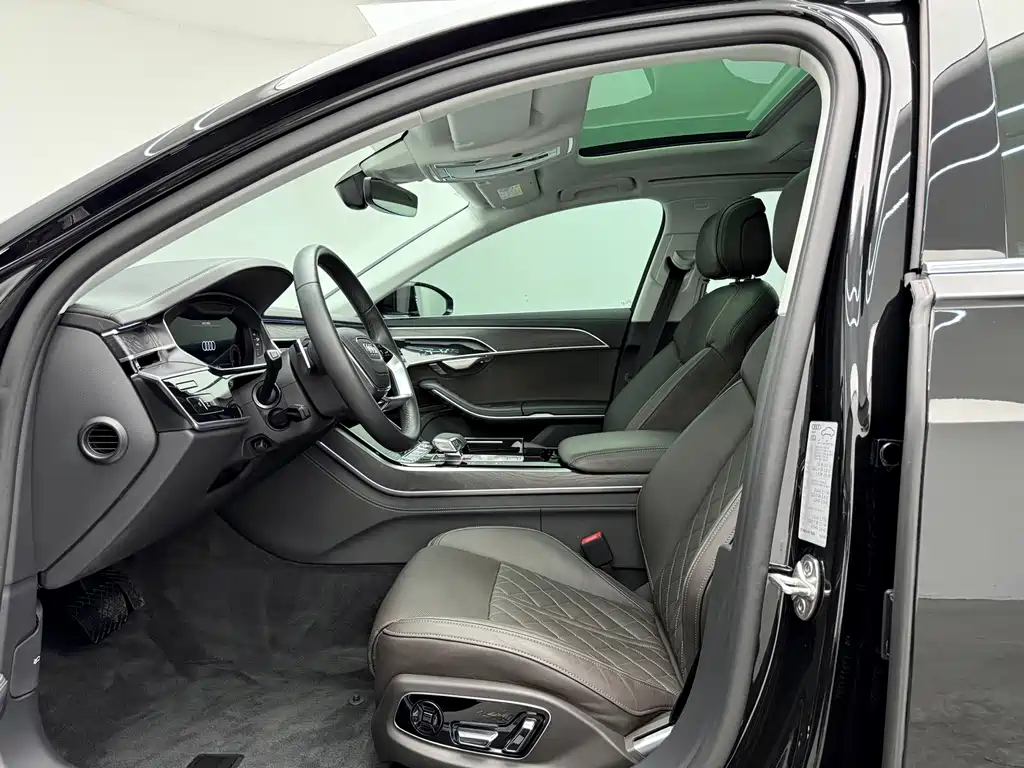 Audi A8 — фото 9