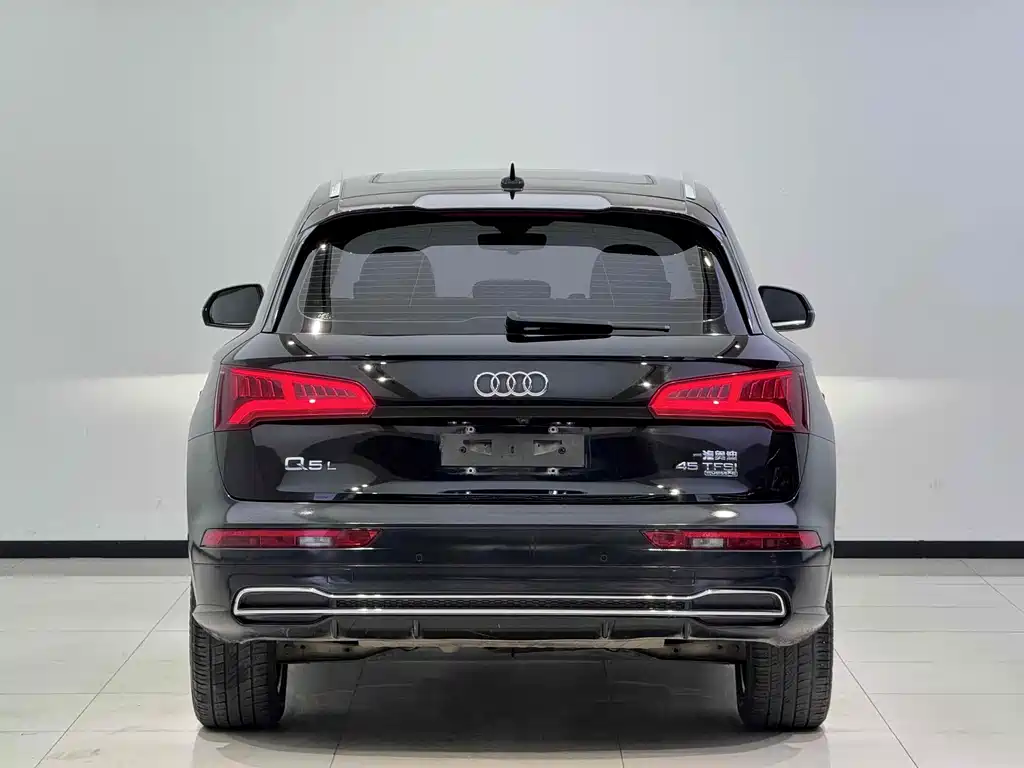 Audi Q5L — фото 15