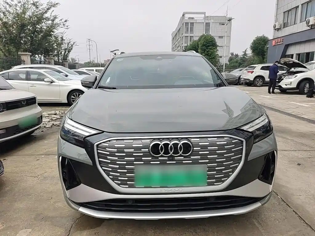 Audi Q4 e-tron — фото 2