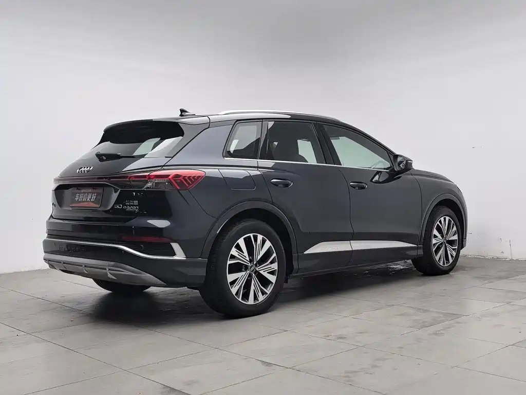 Audi Q4 e-tron — фото 2