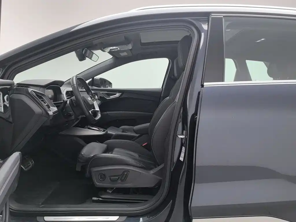Audi Q4 e-tron — фото 10