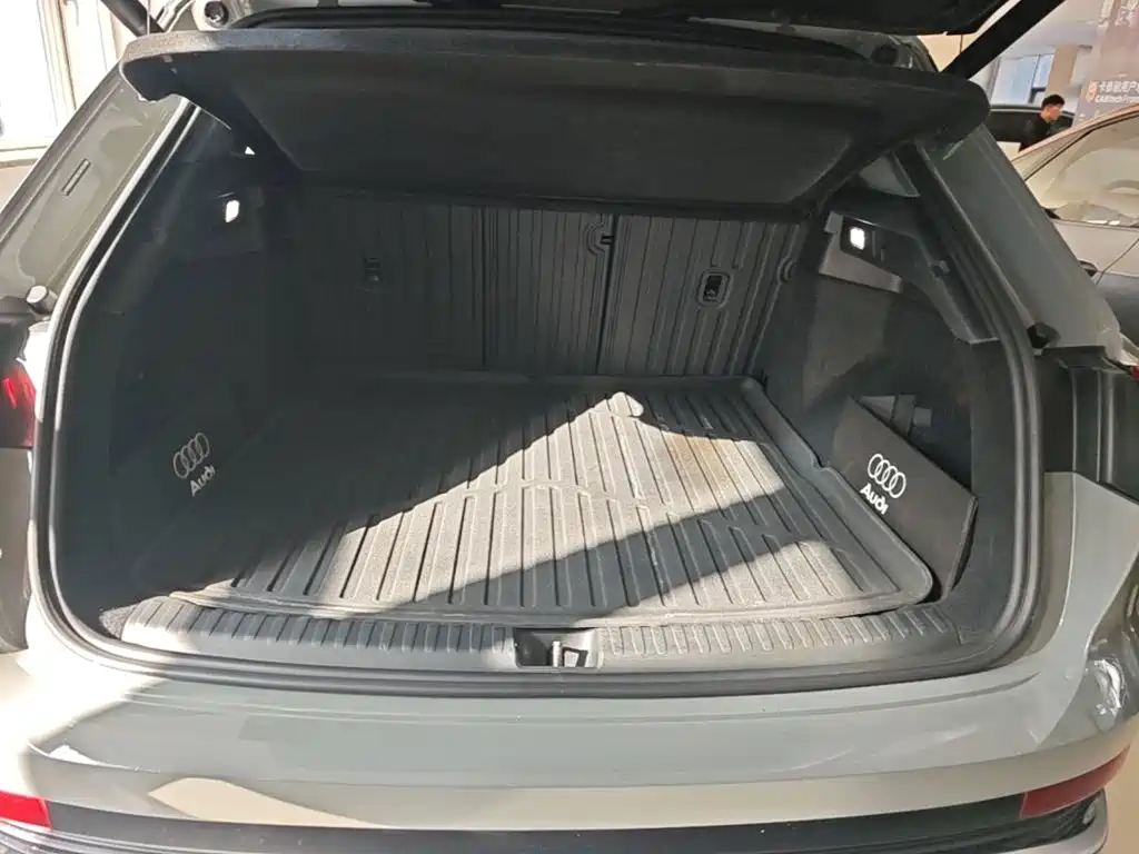 Audi Q4 e-tron — фото 18
