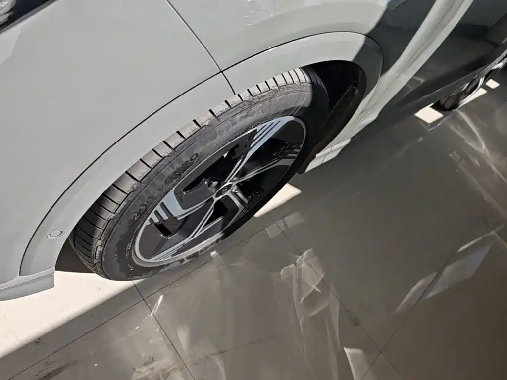 Audi Q4 e-tron — фото 22