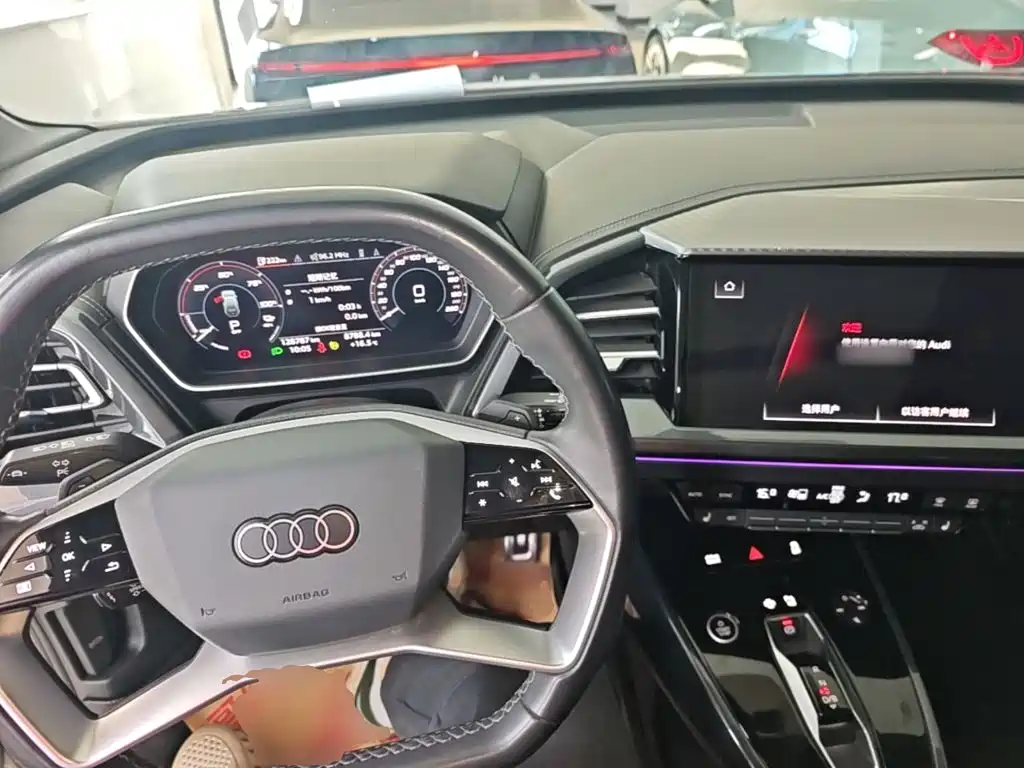 Audi Q4 e-tron — фото 10