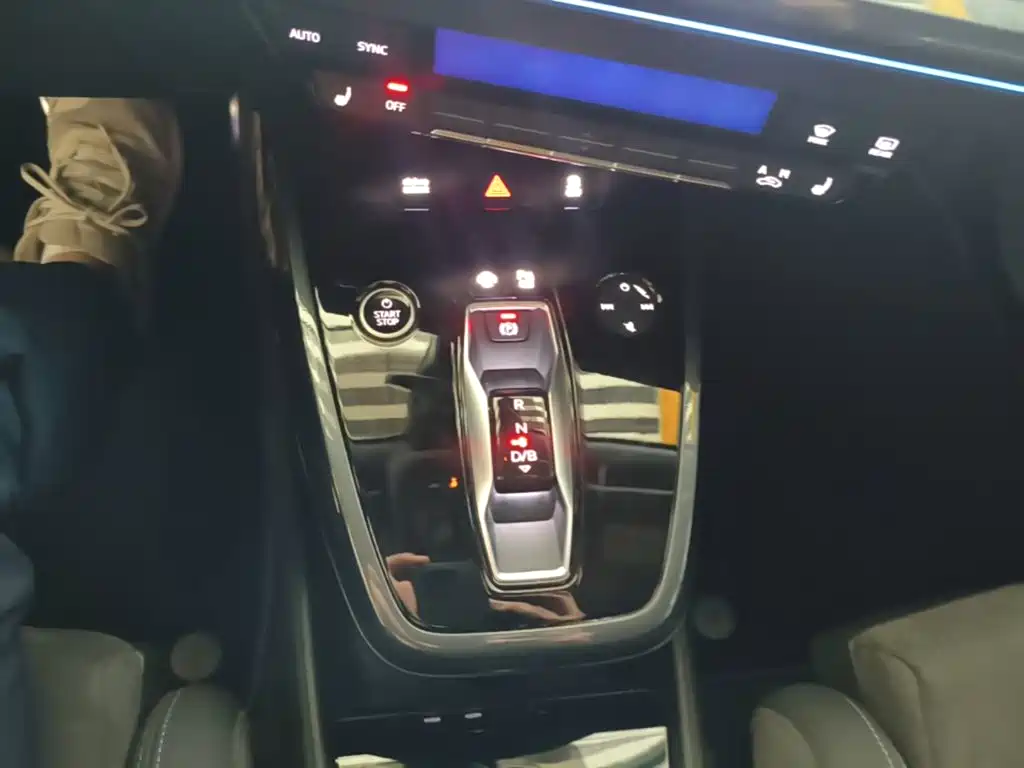 Audi Q4 e-tron — фото 13