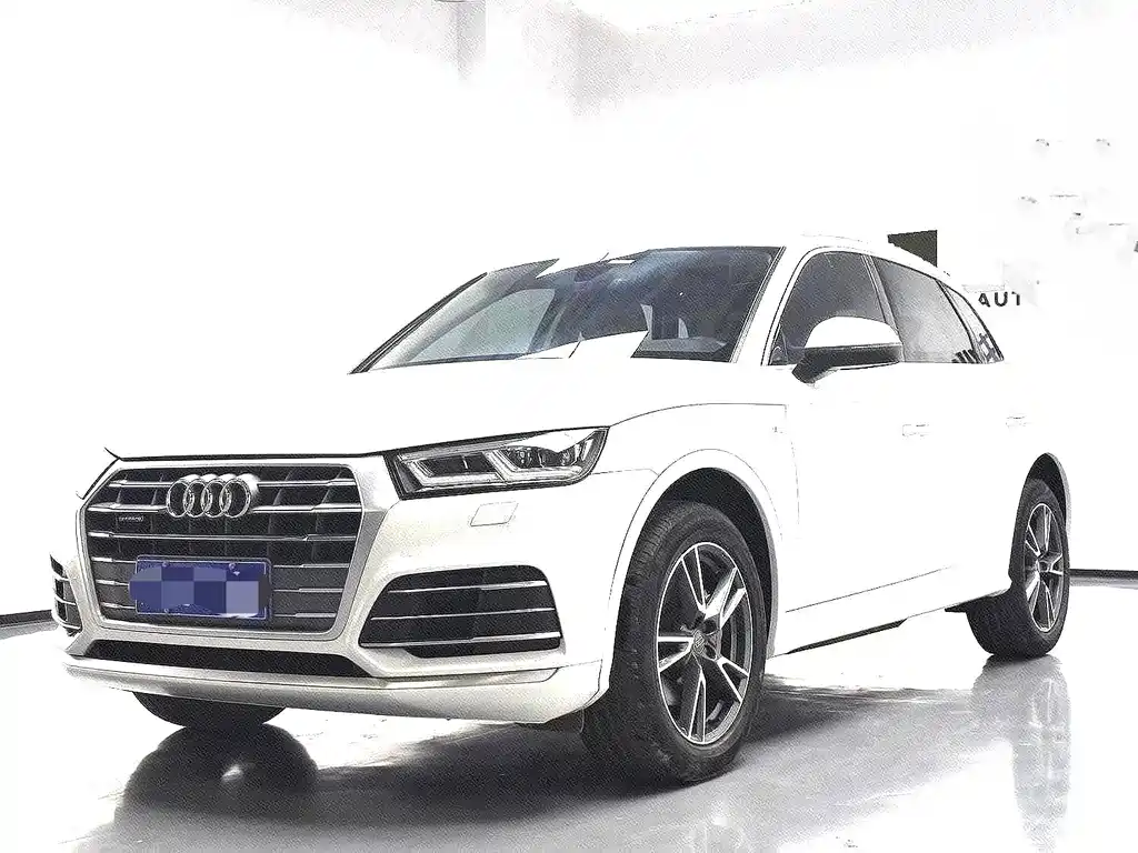 Audi Q5L — фото 1