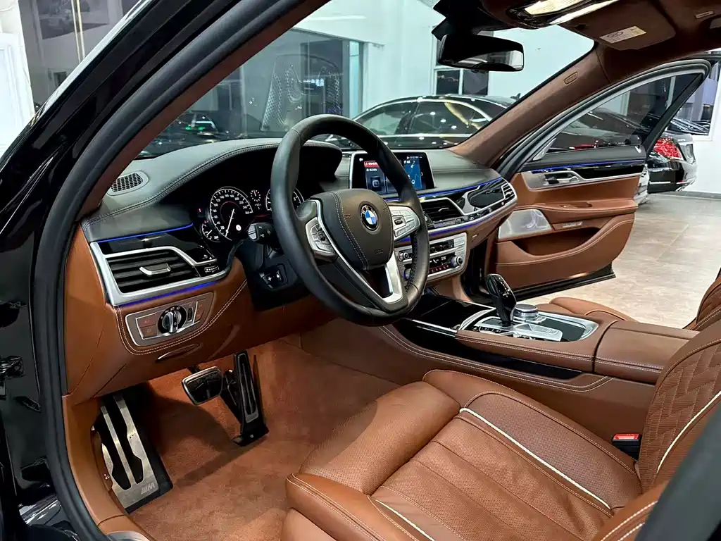 BMW 7 Series — фото 6