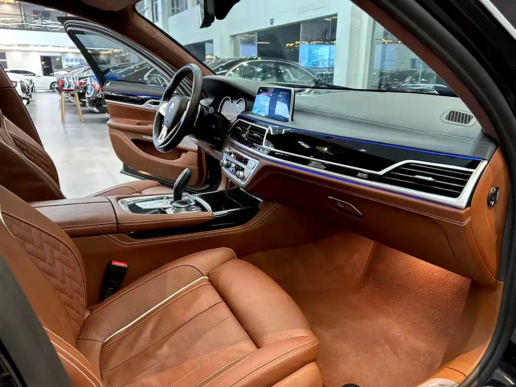 BMW 7 Series — фото 9