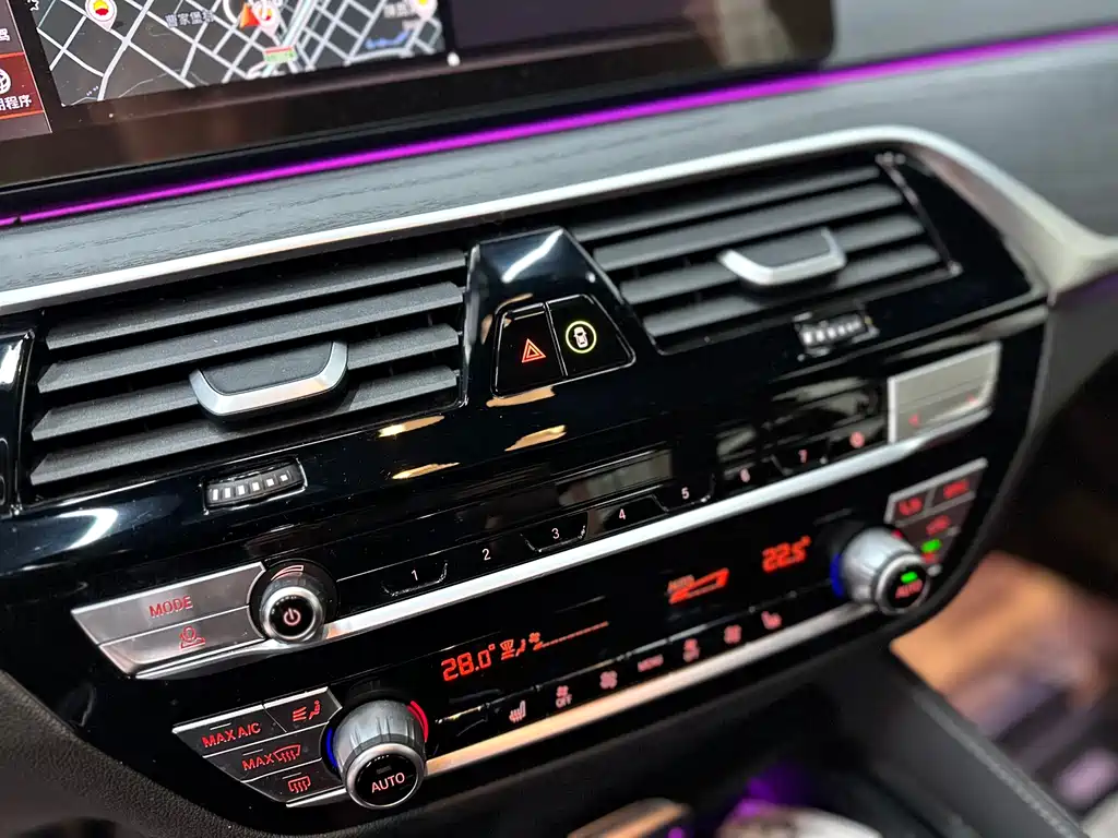 BMW 5 Series — фото 9