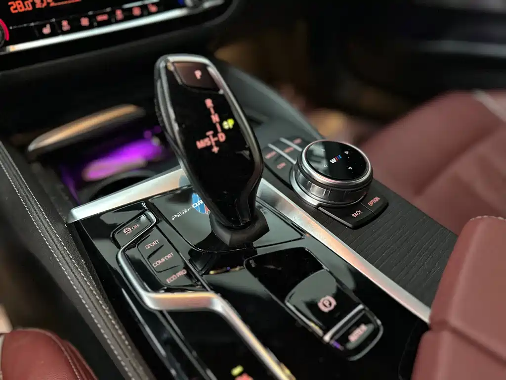BMW 5 Series — фото 10