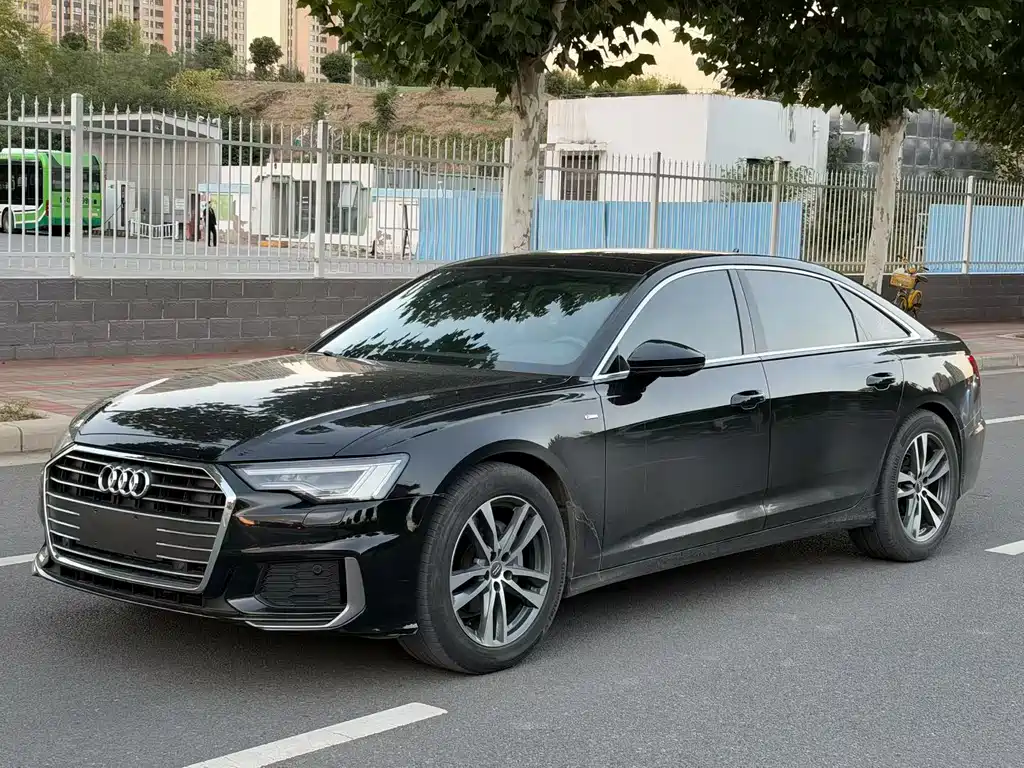 Audi A6L — фото 1
