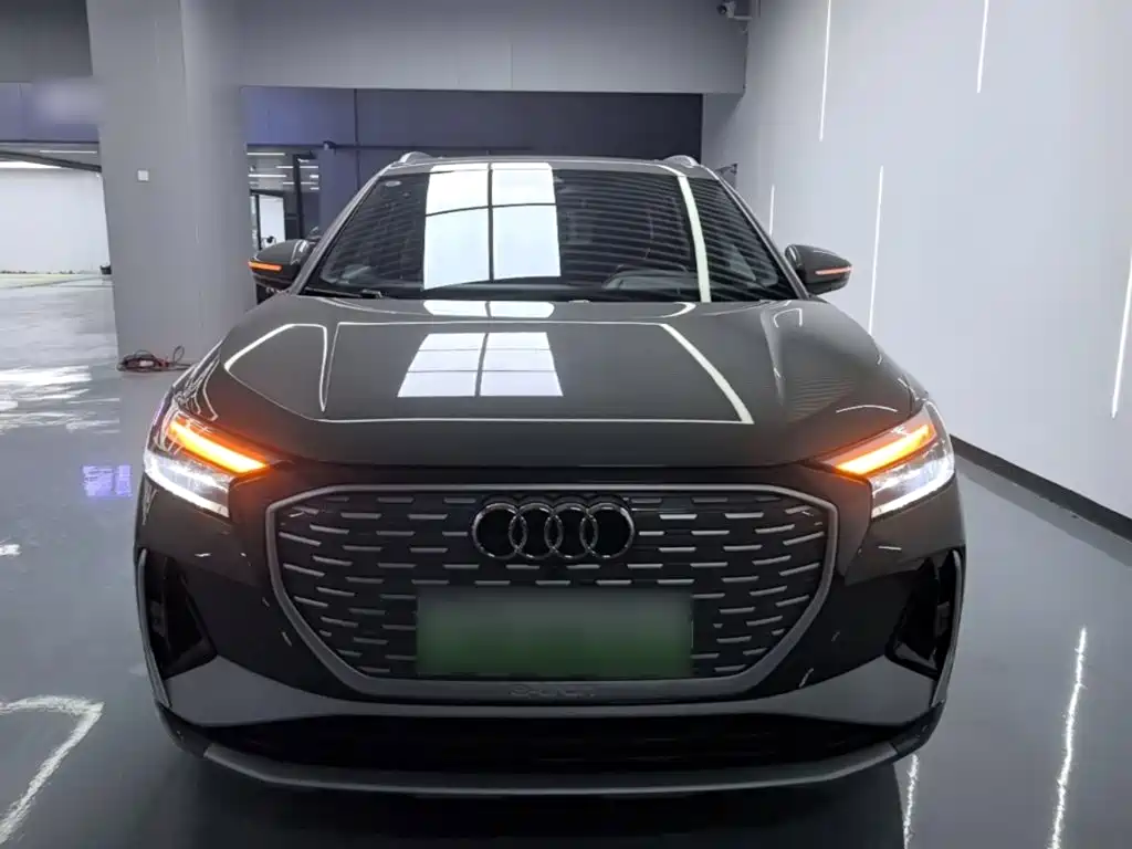Audi Q4 e-tron — фото 2