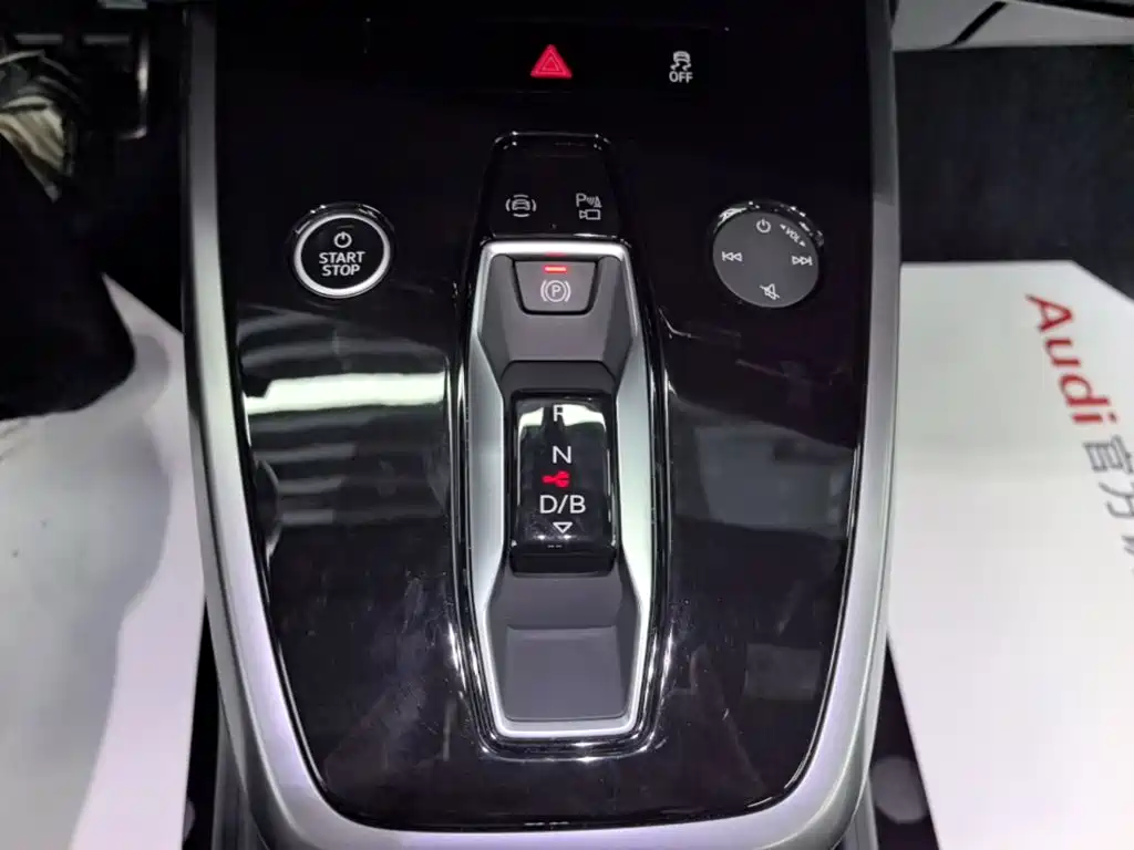 Audi Q4 e-tron — фото 13