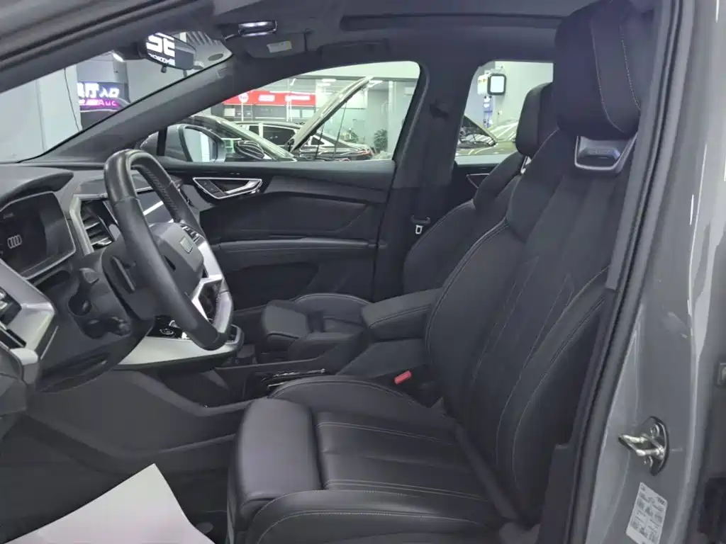 Audi Q4 e-tron — фото 14
