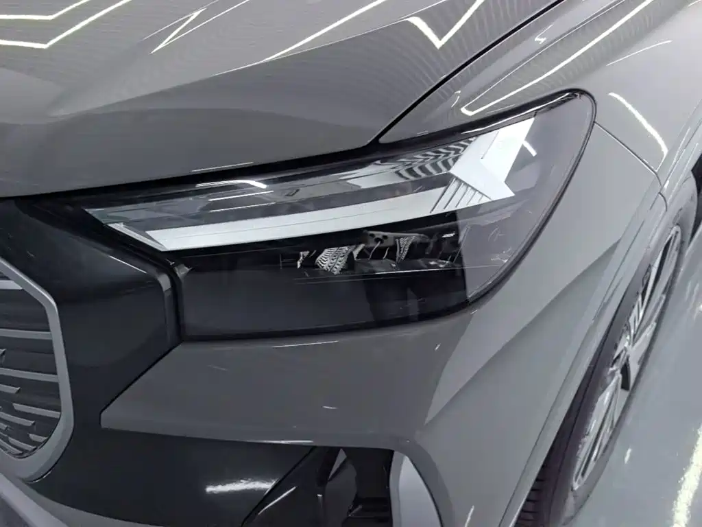 Audi Q4 e-tron — фото 23