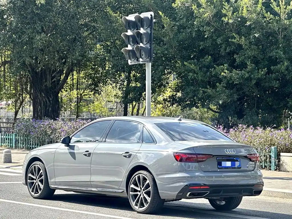 Audi A4L — фото 9