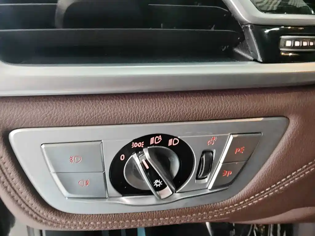 BMW 7 Series — фото 14