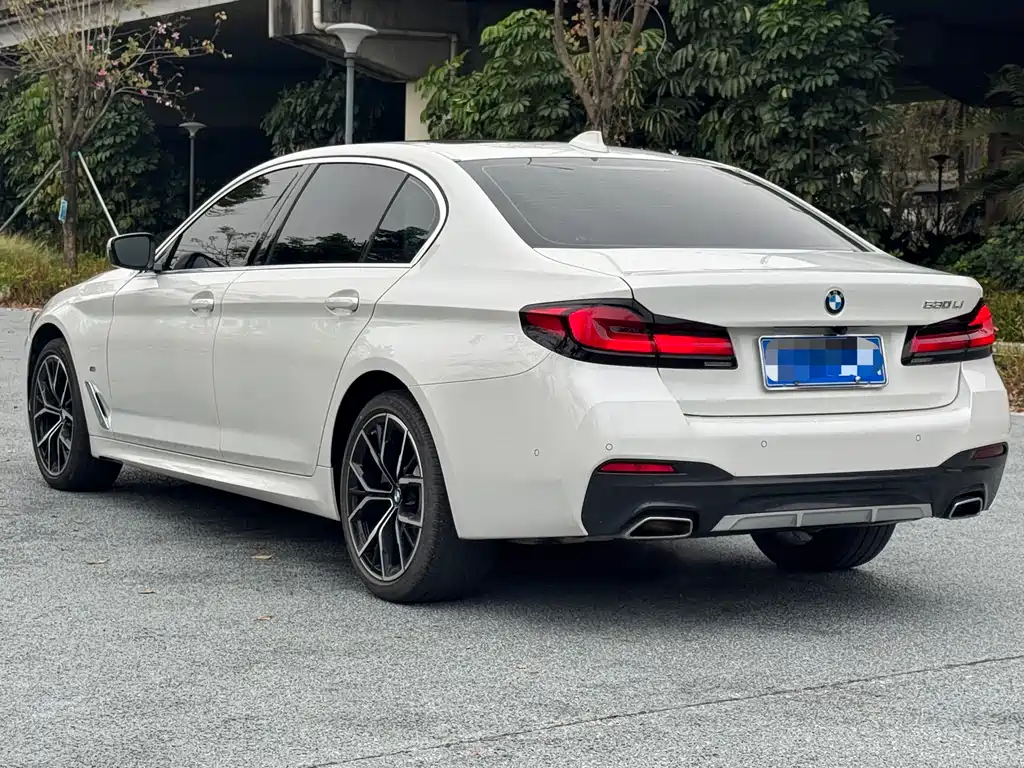 BMW 5 Series — фото 6
