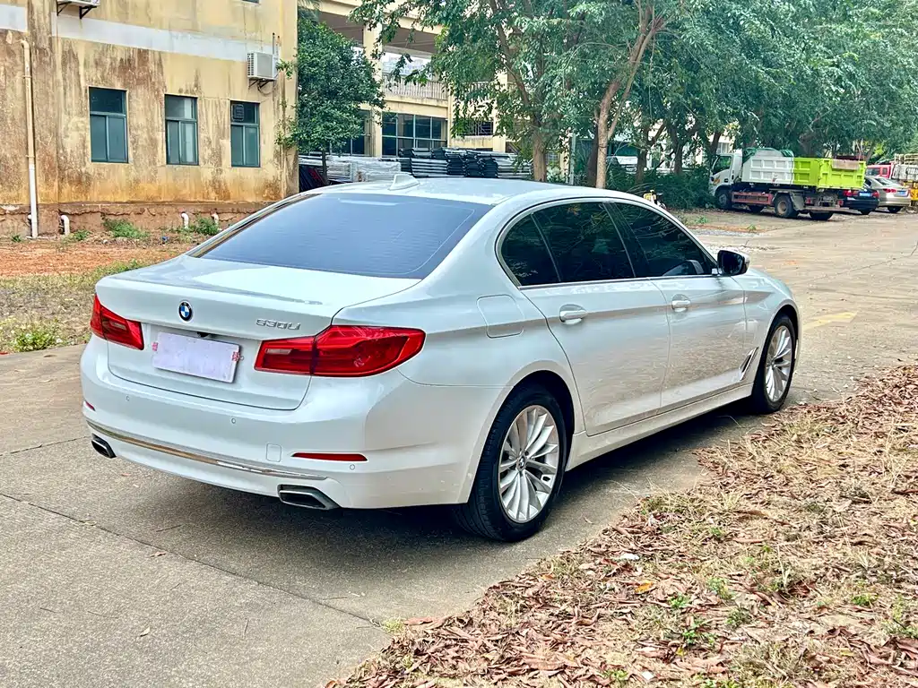 BMW 5 Series — фото 9