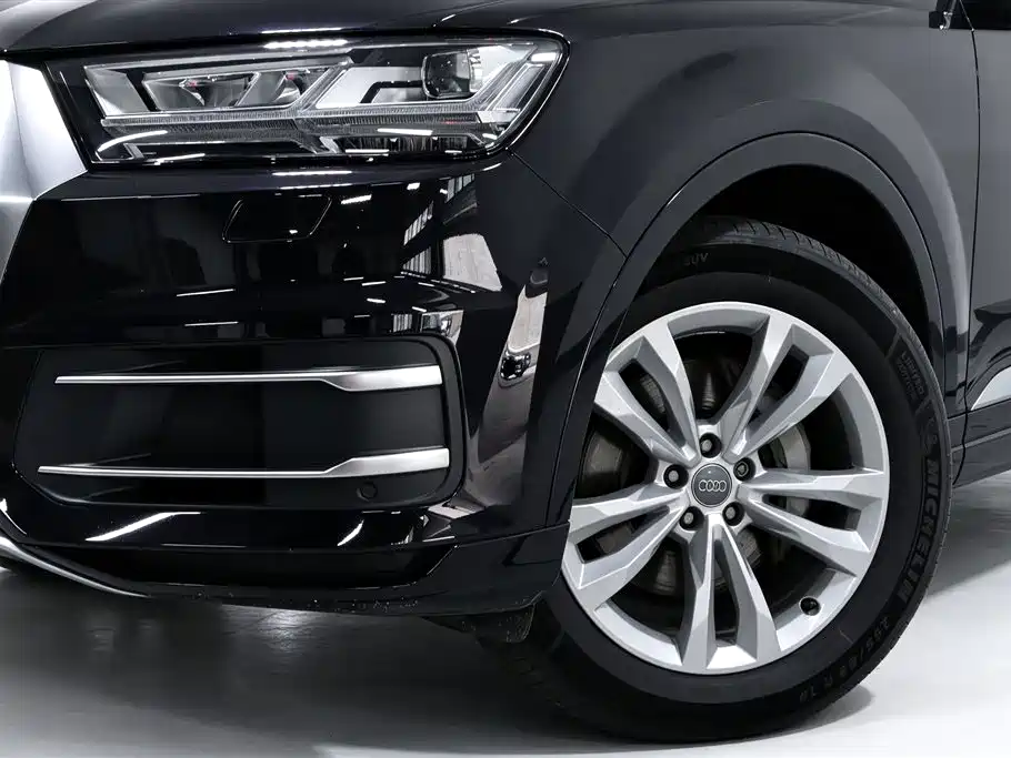 Audi Q7 — фото 19