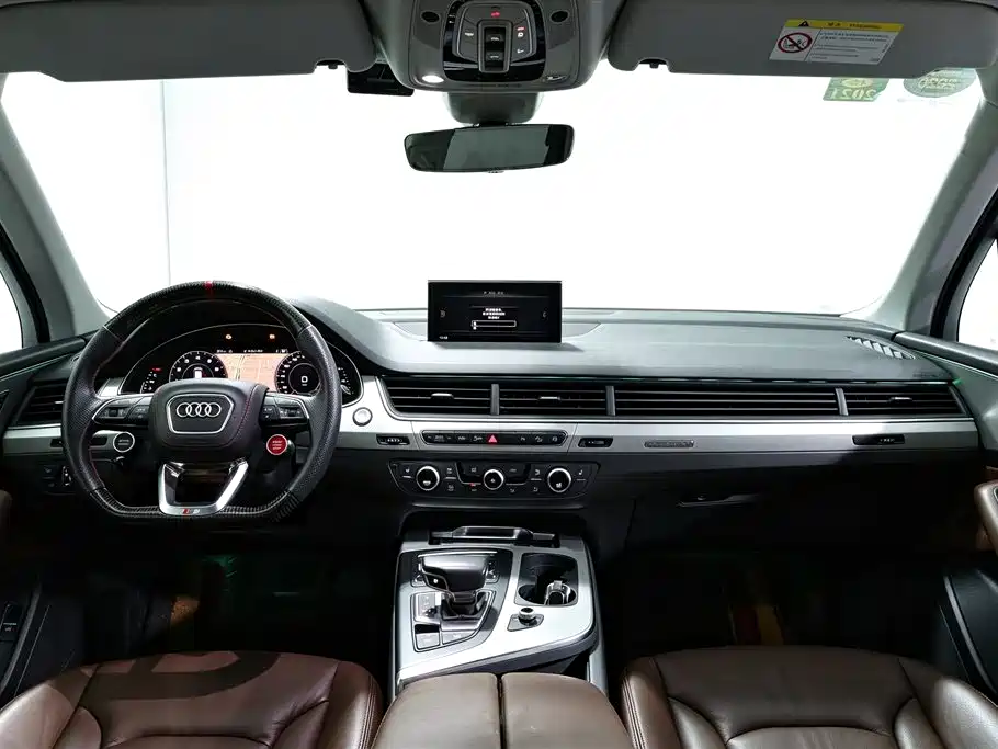 Audi Q7 — фото 10