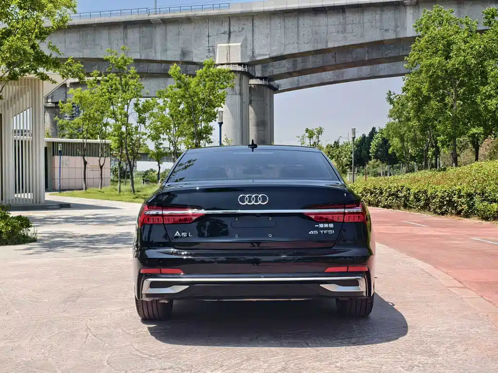 Audi A6L — фото 5