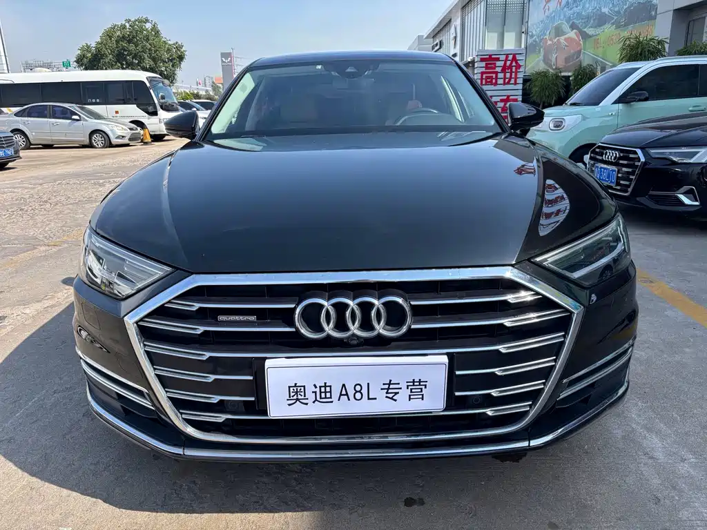 Audi A8 — фото 2