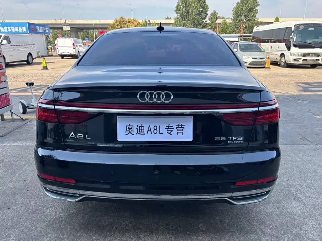 Audi A8 — фото 4