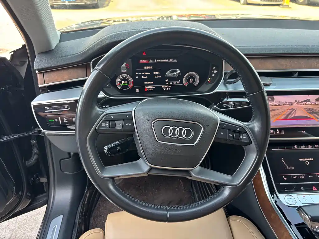 Audi A8 — фото 7