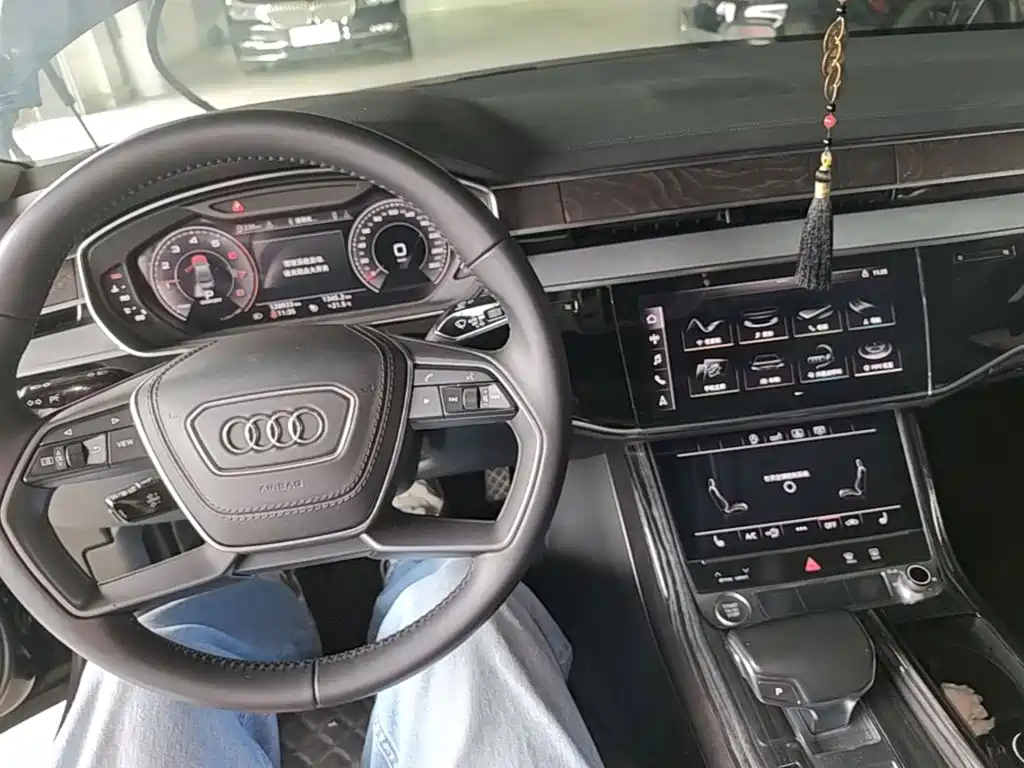 Audi A8 — фото 9