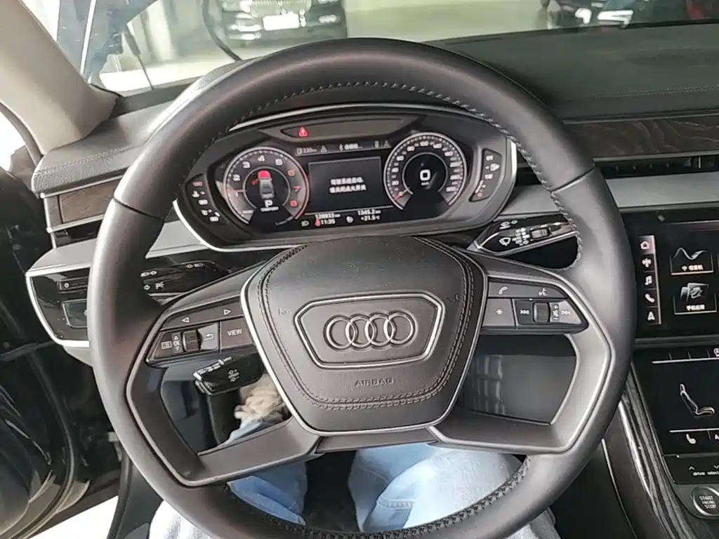 Audi A8 — фото 10