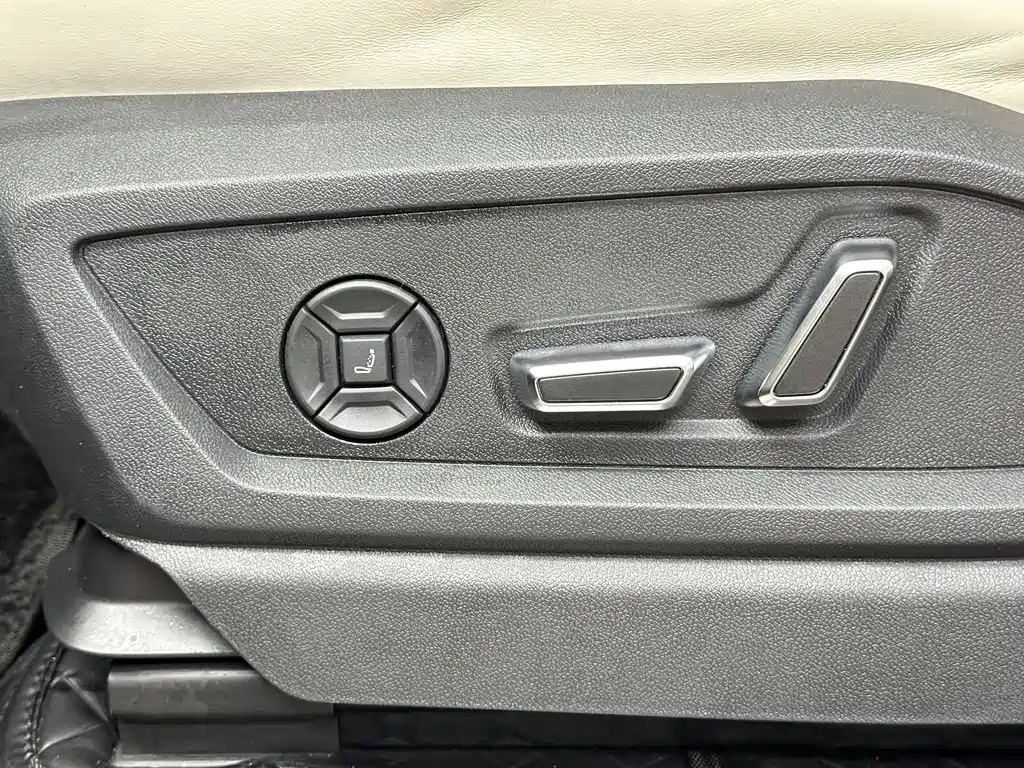 Audi Q6 — фото 30