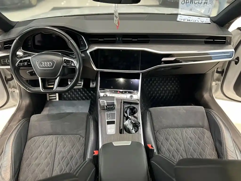 Audi A7L — фото 5