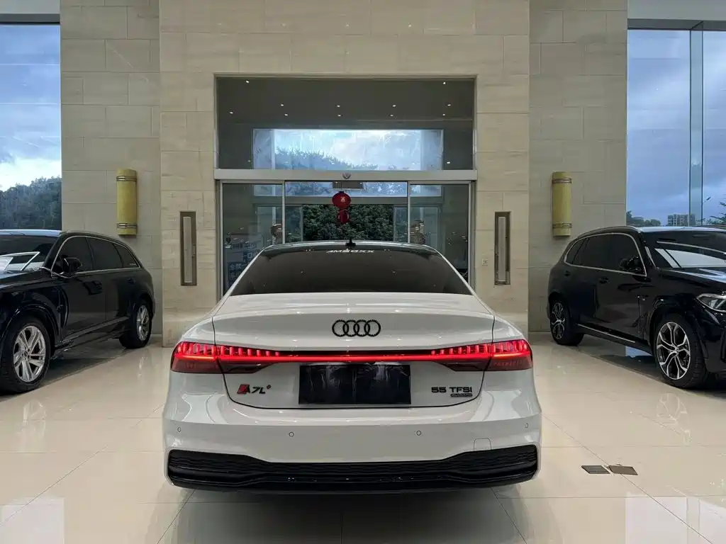 Audi A7L — фото 8