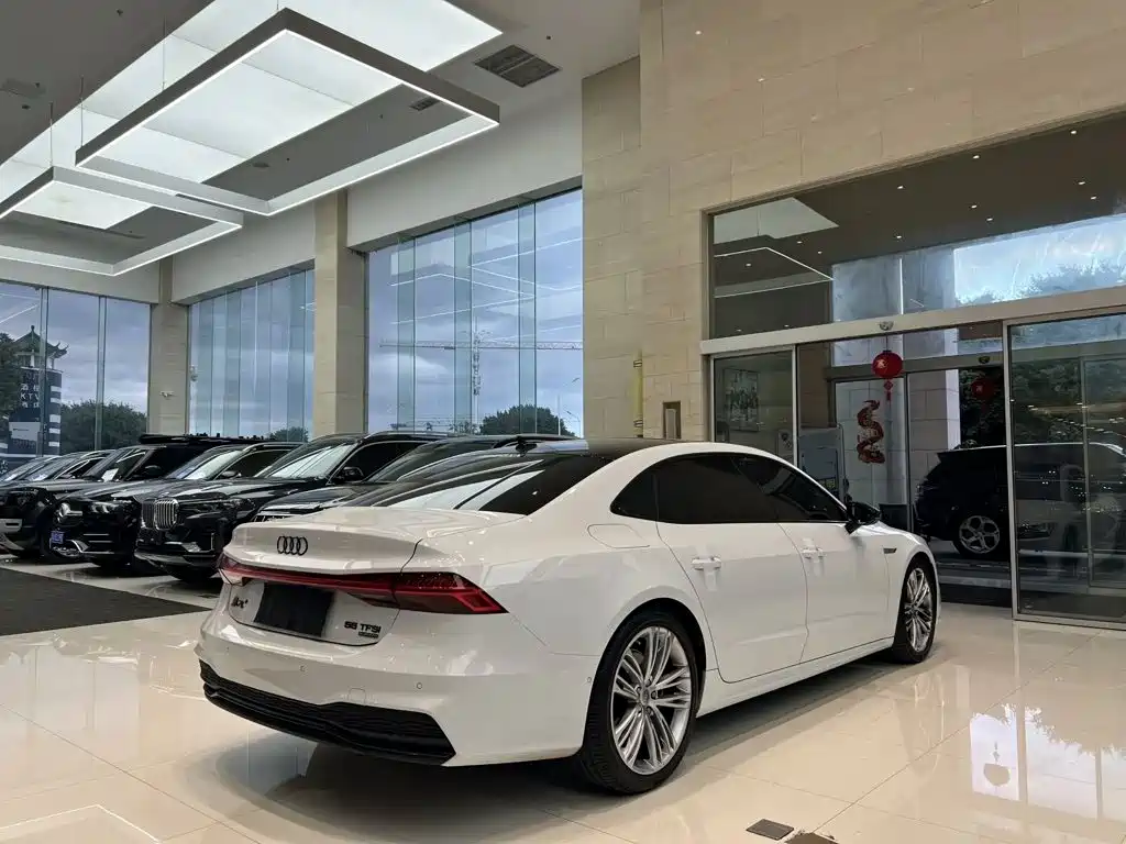 Audi A7L — фото 9
