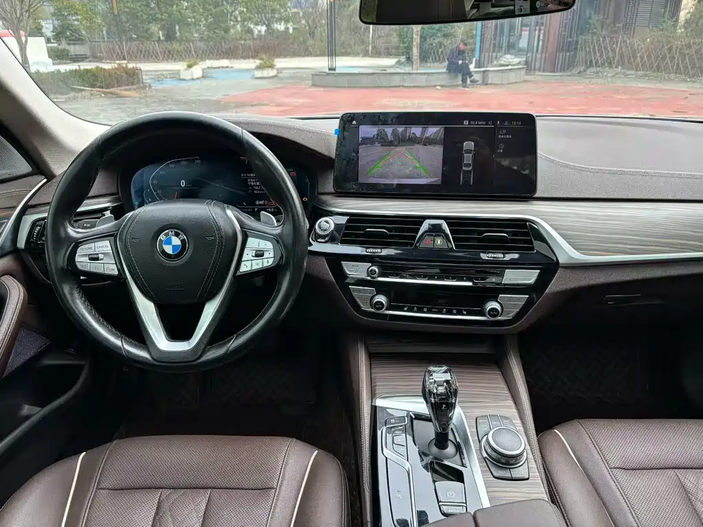 BMW 5 Series — фото 5