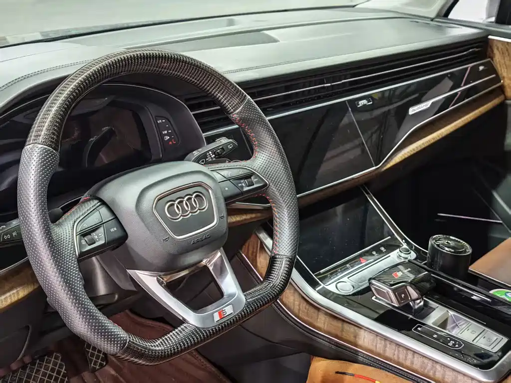 Audi Q7 — фото 10