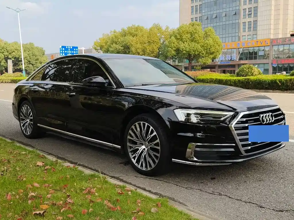 Audi A8 — фото 2