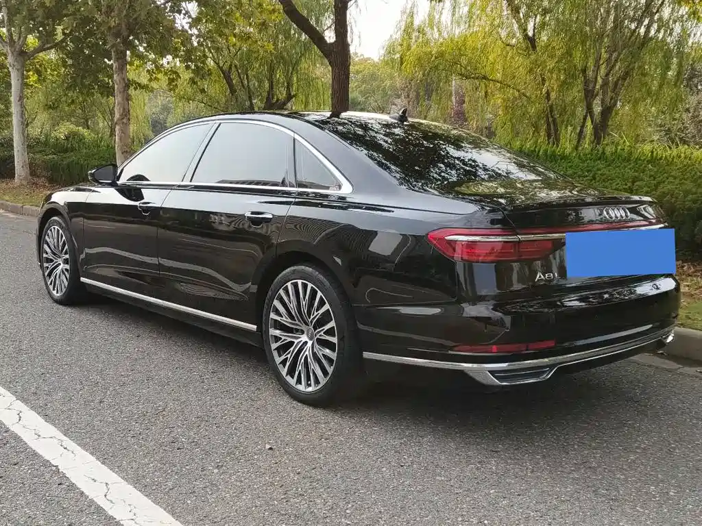 Audi A8 — фото 3