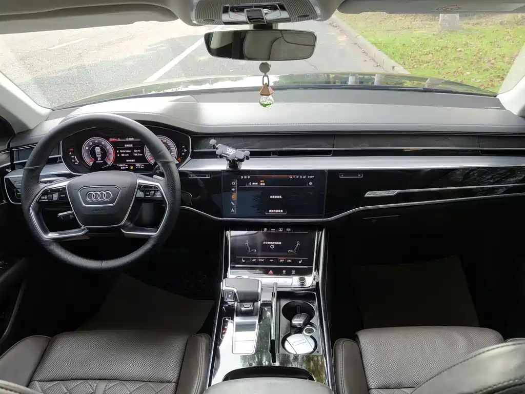 Audi A8 — фото 8