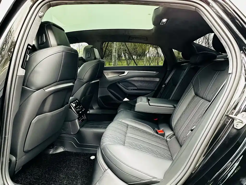Audi A6L — фото 9
