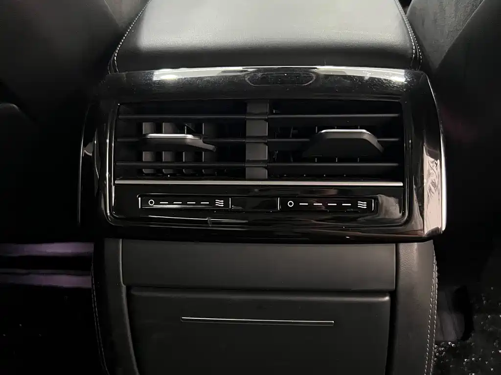 Audi A8 — фото 11