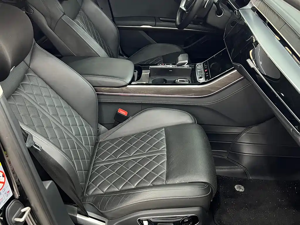 Audi A8 — фото 17