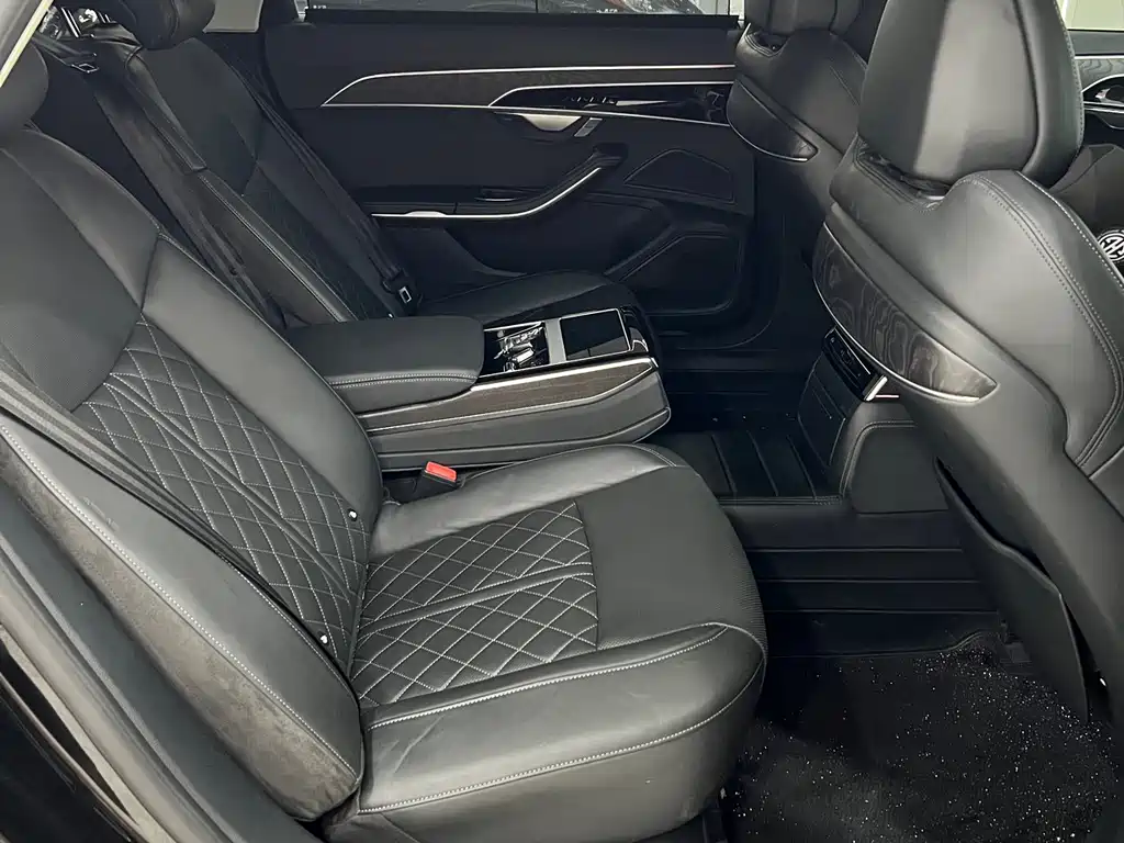 Audi A8 — фото 20